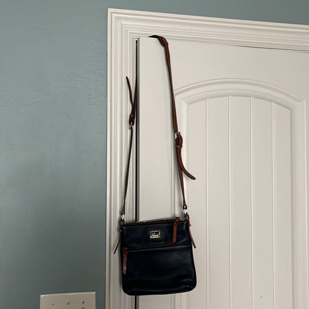 Dooney & Bourke crossbody letter carrier black